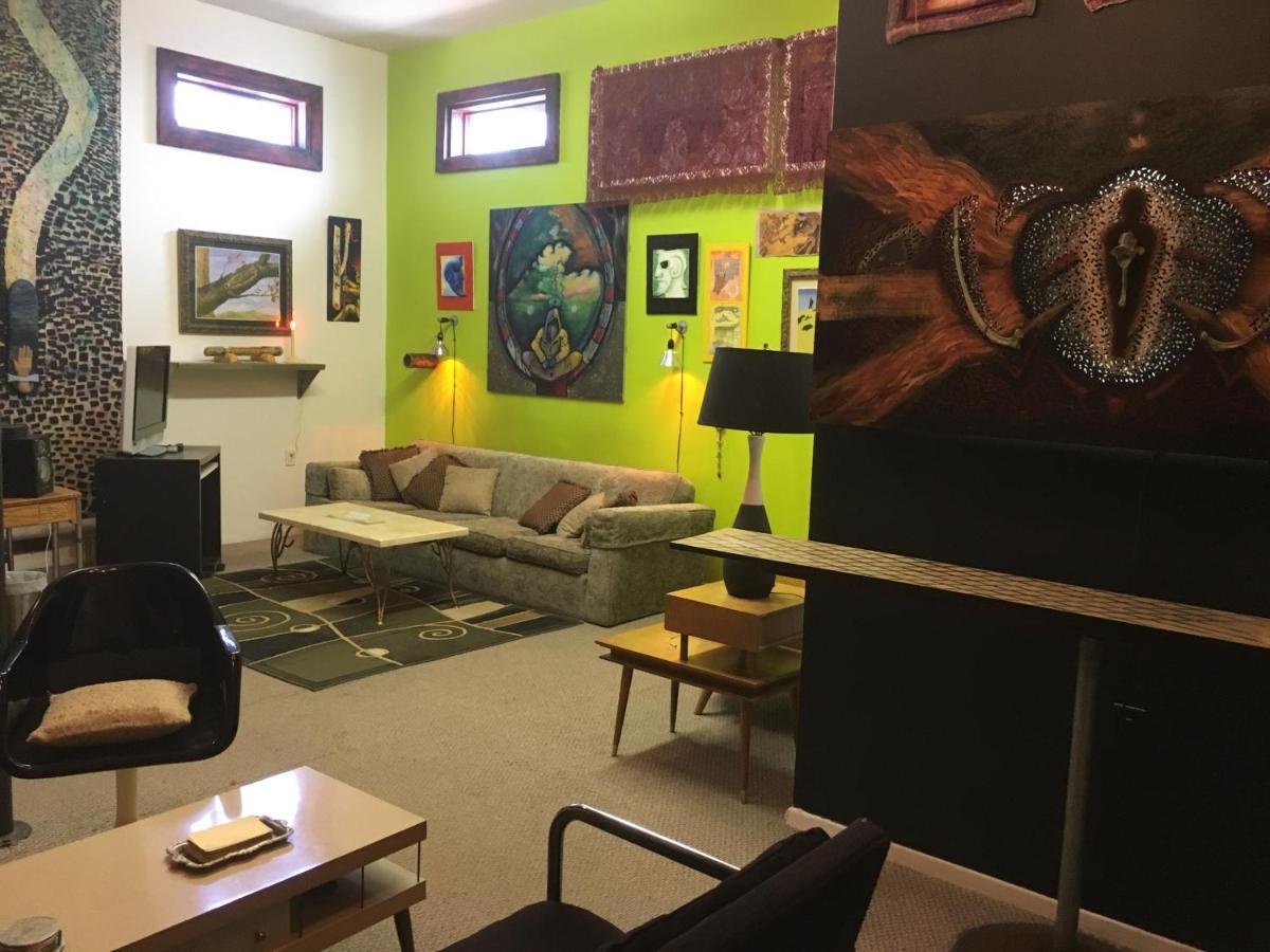Space Castle: A 1950S Gas Station Transformed Into An Art Themed Wonderland Truth or Consequences Εξωτερικό φωτογραφία