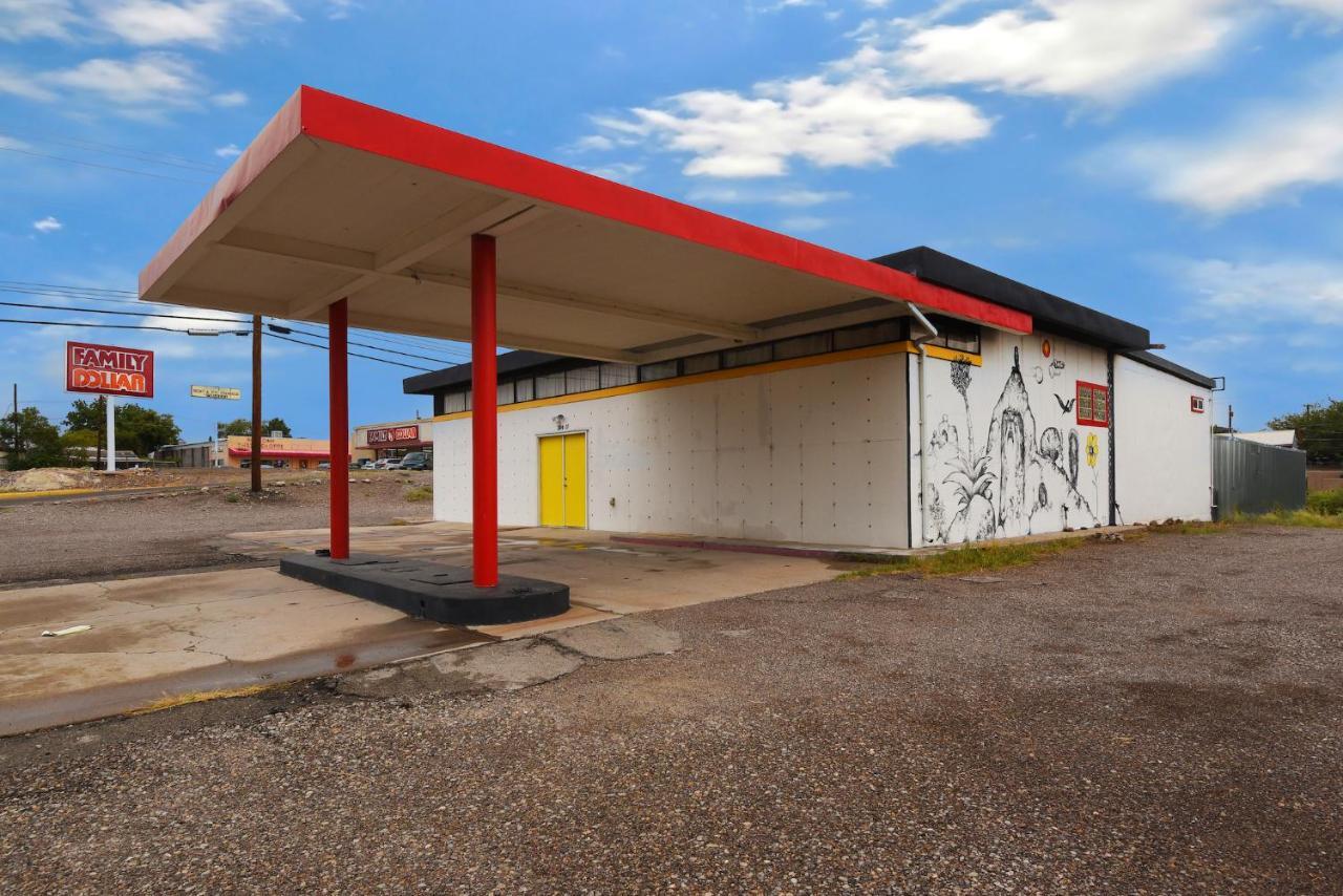 Space Castle: A 1950S Gas Station Transformed Into An Art Themed Wonderland Truth or Consequences Εξωτερικό φωτογραφία