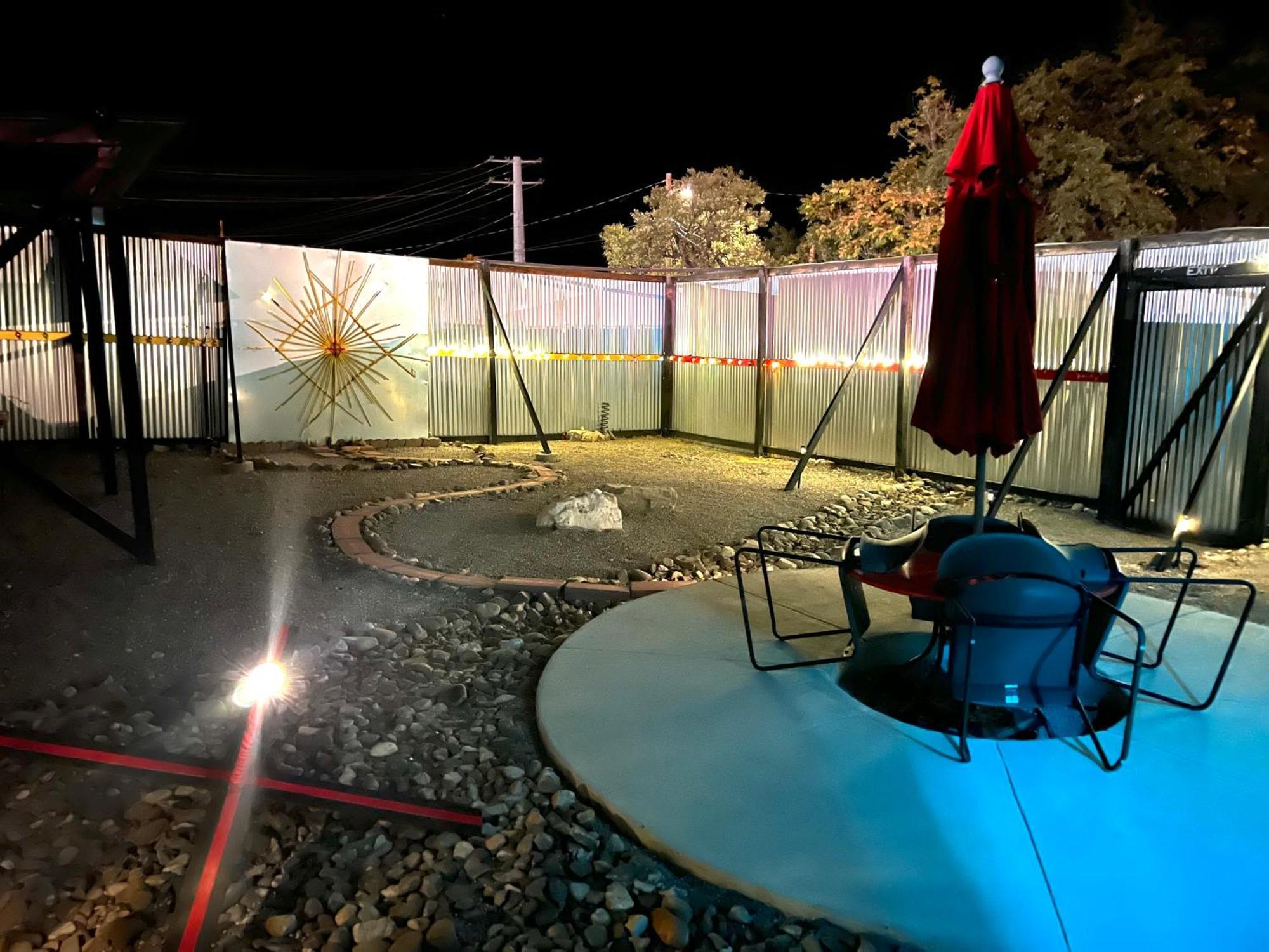 Space Castle: A 1950S Gas Station Transformed Into An Art Themed Wonderland Truth or Consequences Εξωτερικό φωτογραφία