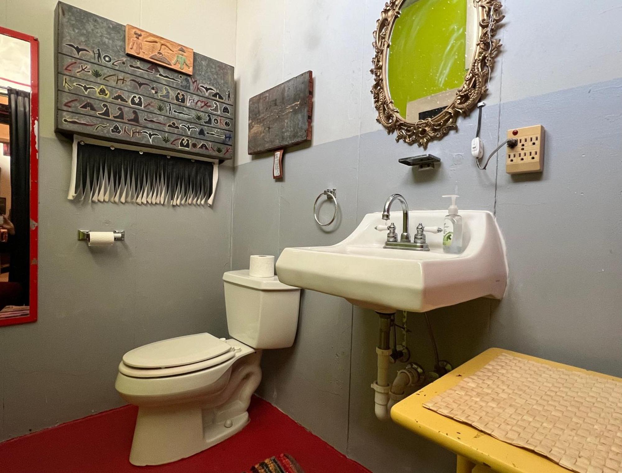 Space Castle: A 1950S Gas Station Transformed Into An Art Themed Wonderland Truth or Consequences Εξωτερικό φωτογραφία